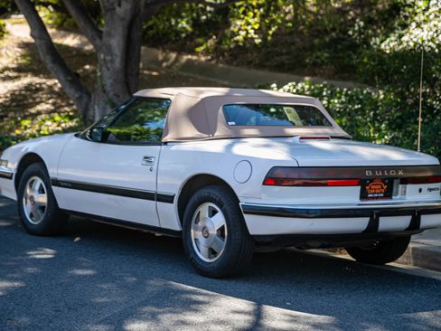 Used 1990 Buick Reatta Convertible image 6