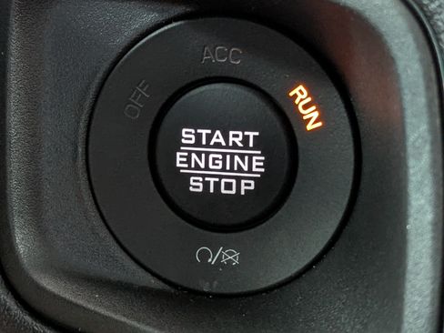 Used 2025 Jeep Wrangler Sport AWD/4WD image 28