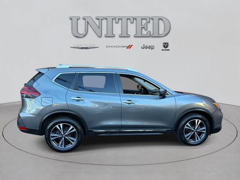 Used 2018 Nissan Rogue SL image 3