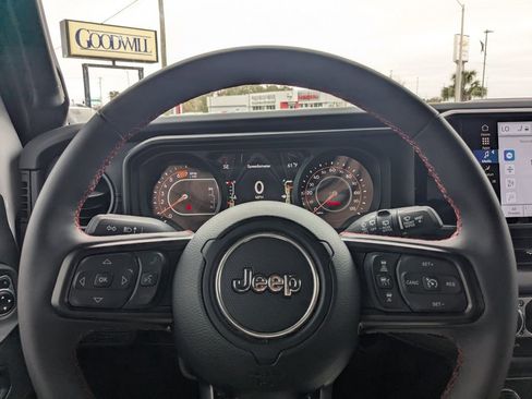 Used 2024 Jeep Wrangler Unlimited Rubicon image 21