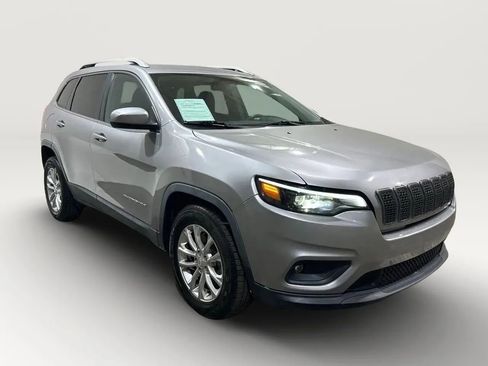 Used 2019 Jeep Cherokee Latitude w/ Popular Appearance Group FWD image 3