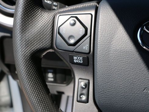 Used 2020 Toyota Tacoma TRD Off-Road w/ TRD Premium Off Road Package AWD/4WD image 18