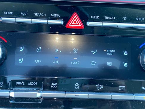 Used 2024 Hyundai Santa Fe Calligraphy AWD/4WD image 13