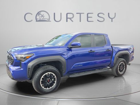 Certified 2025 Toyota Tacoma TRD Off-Road AWD/4WD image 1