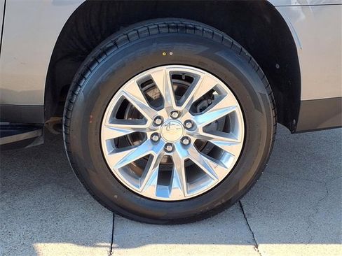 Used 2021 Chevrolet Suburban Premier image 24