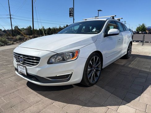 Used 2017 Volvo V60 T5 Cross Country w/ Convenience Package AWD/4WD image 4