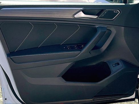 Used 2022 Volkswagen Tiguan SEL R-Line image 20