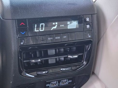 Used 2023 Jeep Grand Cherokee L Limited AWD/4WD image 15