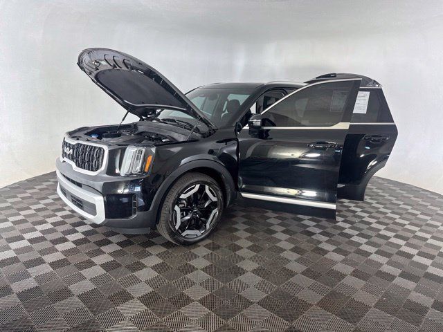 Certified 2024 Kia Telluride EX w/ EX Captain's Chair Package AWD/4WD image 12