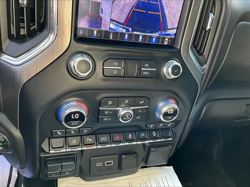 Used 2020 GMC Sierra 2500 Denali w/ Denali Ultimate Package AWD/4WD image 16