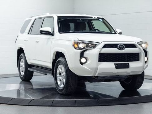 Used 2018 Toyota 4Runner SR5 AWD/4WD image 4