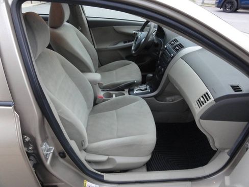 Used 2010 Toyota Corolla LE FWD image 30