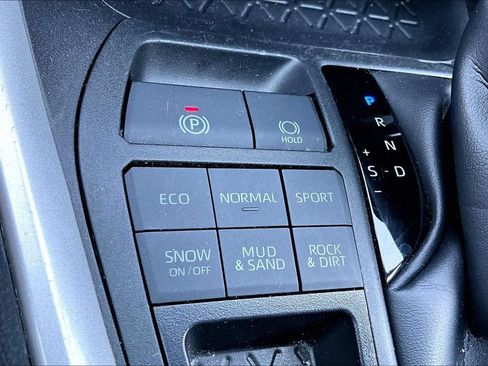 Used 2025 Toyota RAV4 LE AWD/4WD image 32