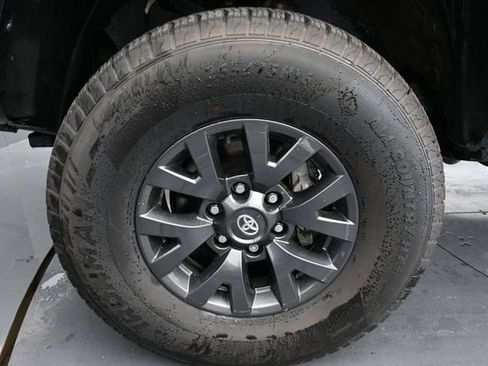Used 2022 Toyota Tacoma SR5 w/ Technology Package AWD/4WD image 21