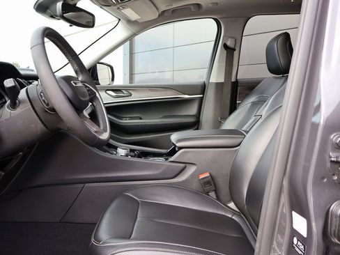 Used 2023 Jeep Grand Cherokee 4WD 4xe image 23