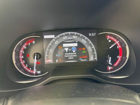 Used 2023 Toyota RAV4 XLE w/ Convenience Package FWD image 4