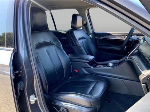 Certified 2023 Jeep Grand Cherokee Limited AWD/4WD image 9