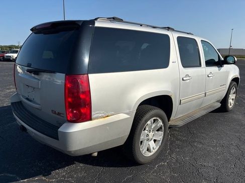 Used 2011 GMC Yukon XL SLT w/ SLT-2 Equipment Package AWD/4WD image 4