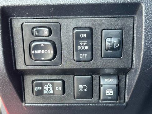 Used 2018 Toyota Tundra SR5 image 24