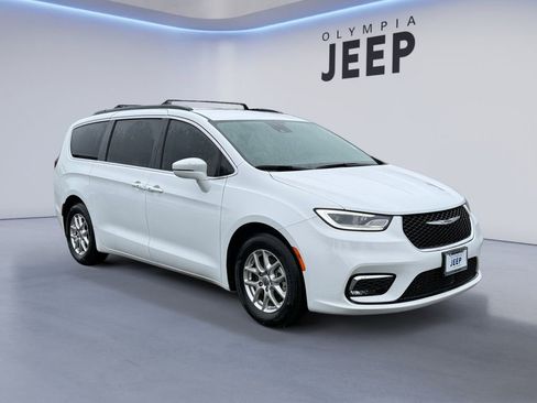 Used 2022 Chrysler Pacifica Touring-L image 7
