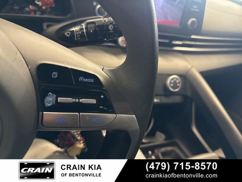 Used 2021 Hyundai Elantra SE FWD image 21