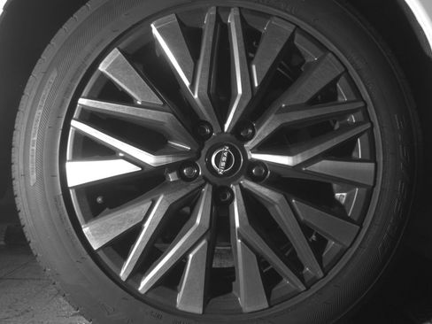Used 2025 Nissan Altima 2.5 SV FWD image 18