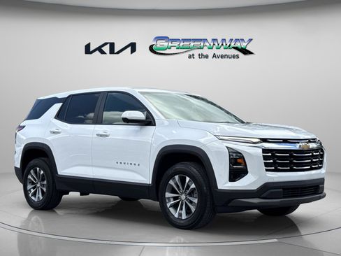 Used 2025 Chevrolet Equinox LT w/ Safety and Technology Package FWD image 2