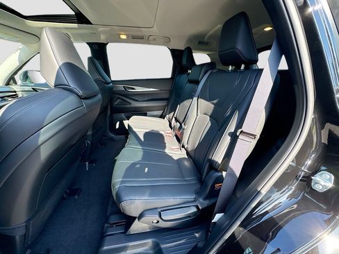 Used 2027 INFINITI QX60 Pure w/ Cargo Package FWD image 26