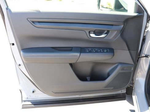 Used 2023 Honda CR-V LX image 9