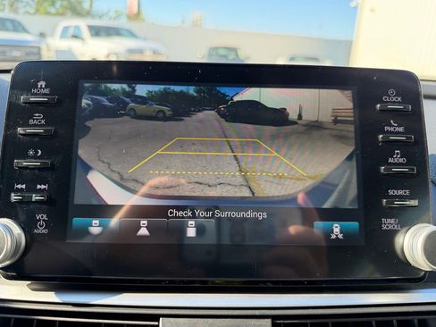 Used 2018 Honda Accord EX image 26