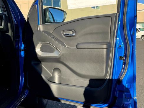 Used 2025 Nissan Frontier SV image 24