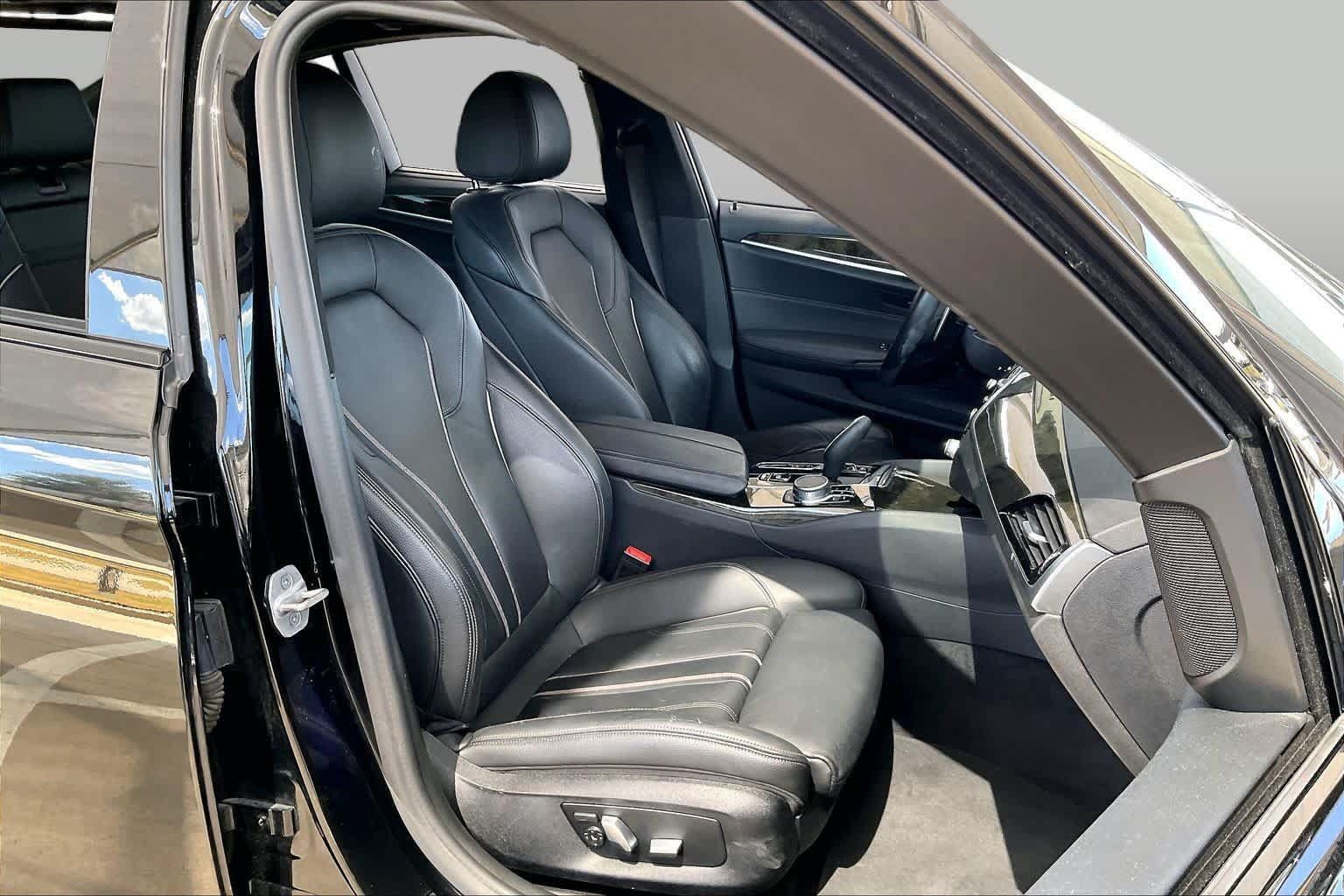 Used 2021 BMW 530i w/ M Sport Package RWD image 9
