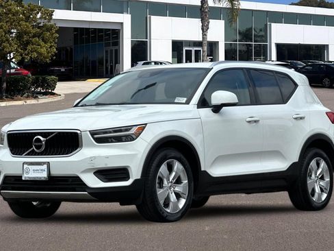 Used 2020 Volvo XC40 T5 Momentum image 7
