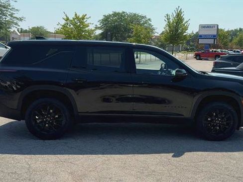 Certified 2024 Chevrolet Traverse LS w/ Midnight/Sport Edition FWD image 5