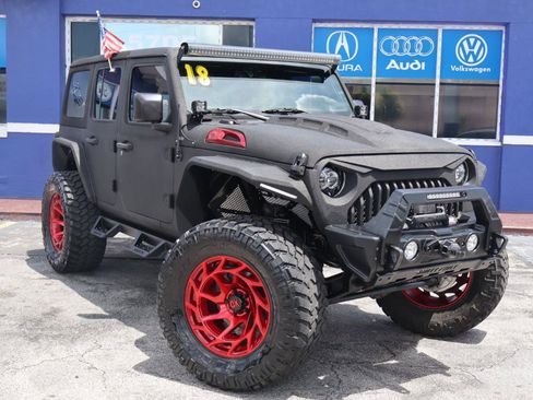 Used 2018 Jeep Wrangler Unlimited Sahara w/ Uconnect 4C Nav & Sound Group AWD/4WD image 3