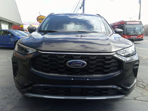 Used 2024 Ford Escape ST-Line image 9