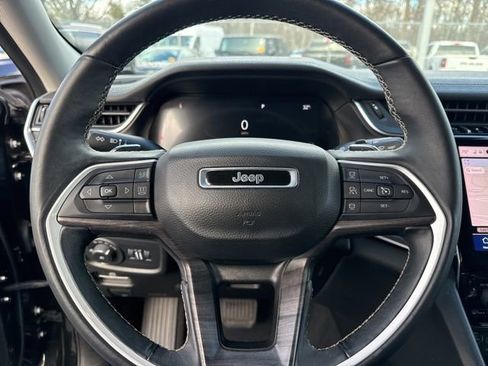 Used 2022 Jeep Grand Cherokee Limited image 11