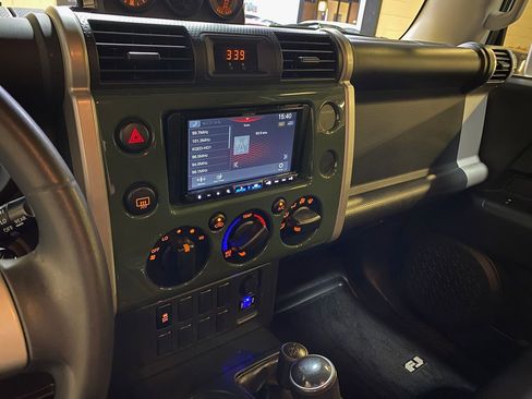 Used 2014 Toyota FJ Cruiser 4WD w/ Convenience Package image 14