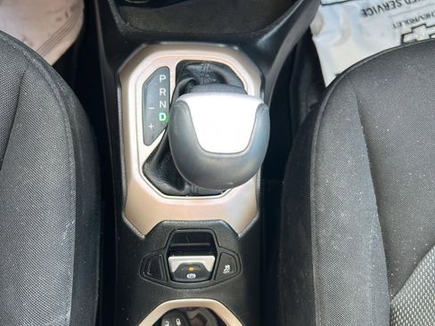 Used 2015 Jeep Renegade Latitude w/ Popular Equipment Group image 30