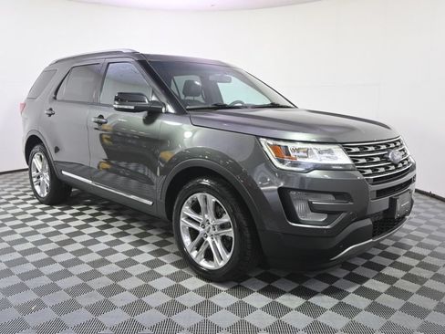 Used 2016 Ford Explorer XLT w/ Equipment Group 202A AWD/4WD image 7
