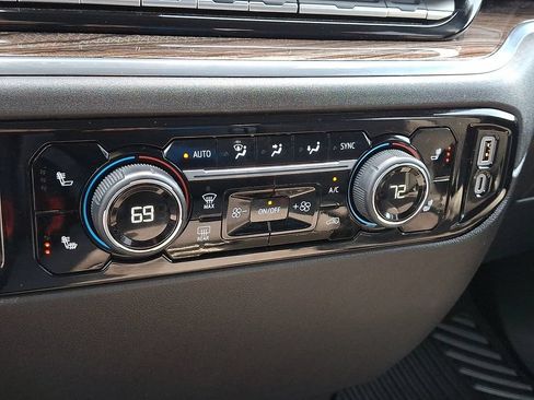 Certified 2025 Chevrolet Silverado 1500 LT AWD/4WD image 19