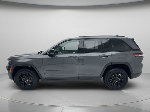 Used 2024 Jeep Grand Cherokee Altitude AWD/4WD image 6
