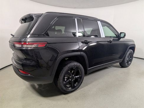 New 2025 Jeep Grand Cherokee Limited w/ Luxury Tech Group II image 7