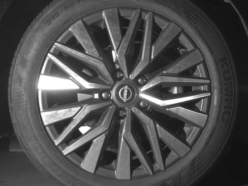Used 2025 Nissan Altima 2.5 SV FWD image 16