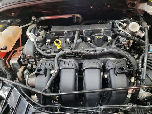 Used 2018 Ford Focus SE w/ Cold Weather Package FWD image 30