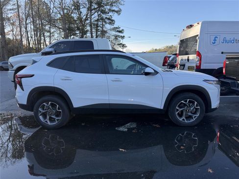 Used 2025 Chevrolet Trax LT image 5