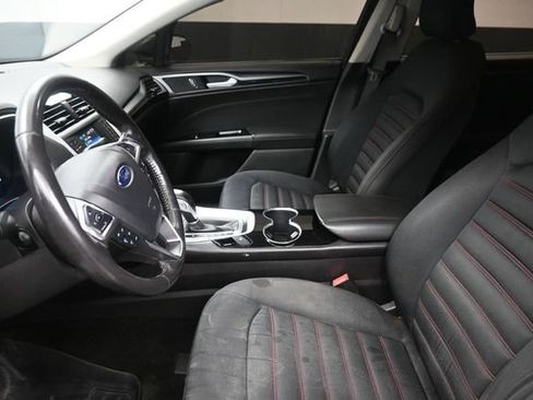 Used 2016 Ford Fusion SE w/ Equipment Group 201A FWD image 16