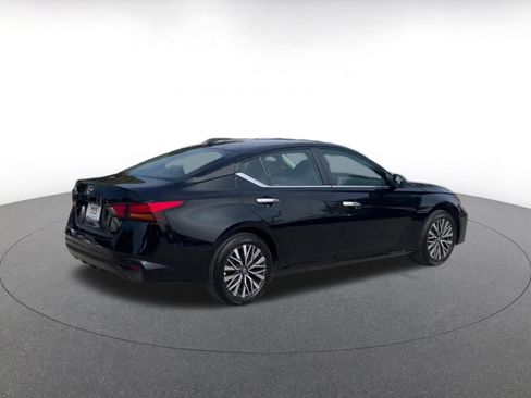 Used 2025 Nissan Altima 2.5 SV image 15