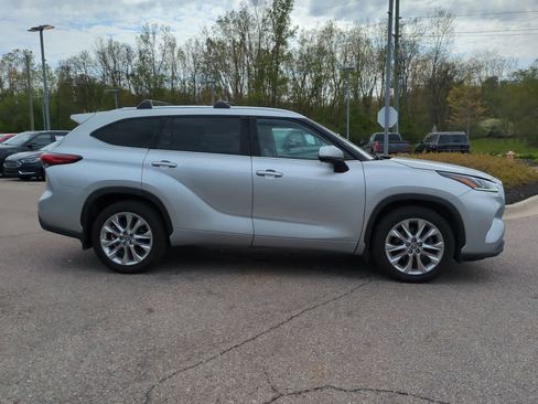 Used 2021 Toyota Highlander Limited AWD/4WD image 9