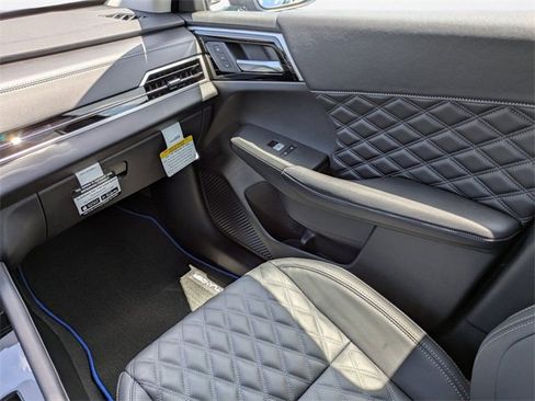 New 2025 Mitsubishi Outlander SEL image 16